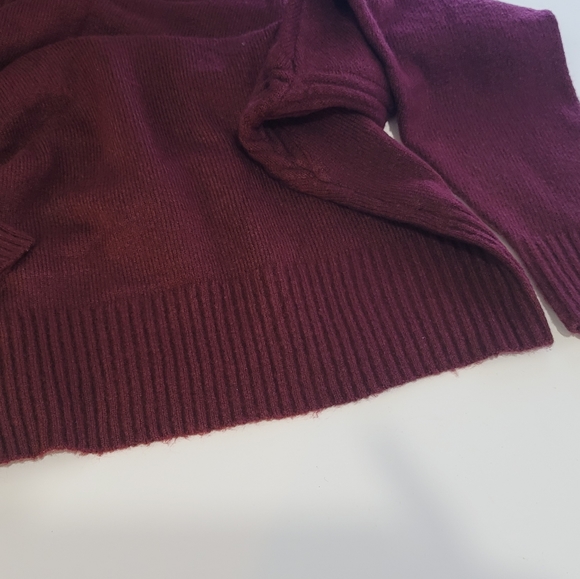 Burgundy Ribbed Trim Turtleneck Sweater - Picture 4 of 7